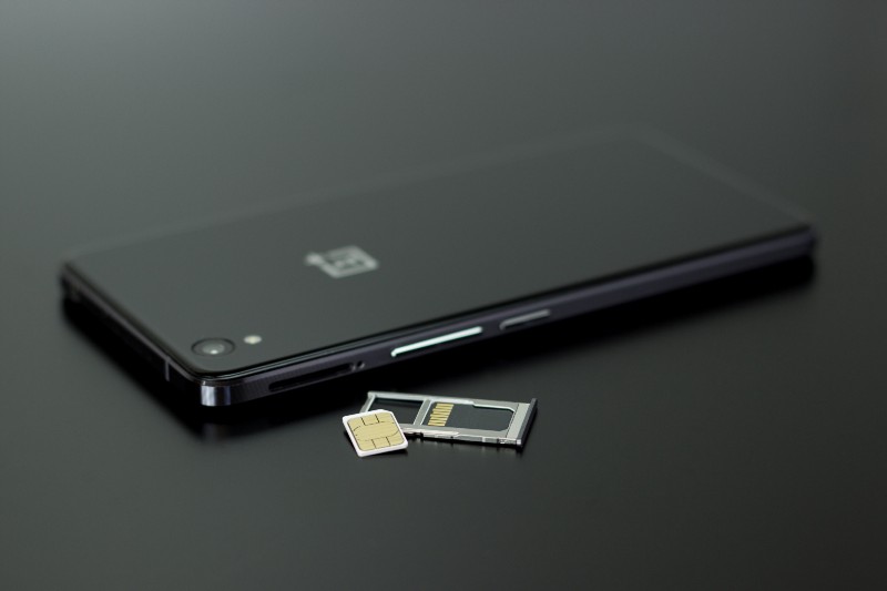 Service to Allow Two Cell Phones to Use the Same Number
